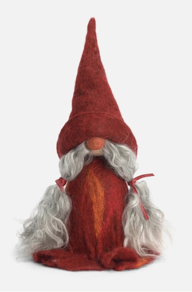 Tomte Hilma mit roter Mütze
