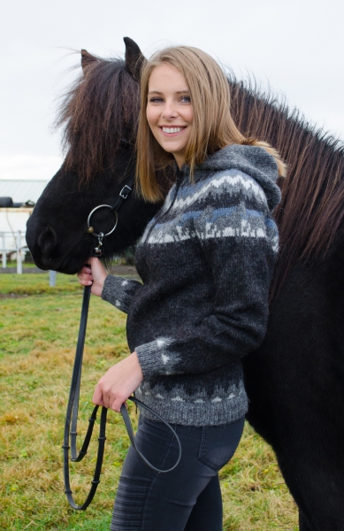 Strickpaket Lettlopi Nr. 2401 Pferdemotiv mit Kapuze